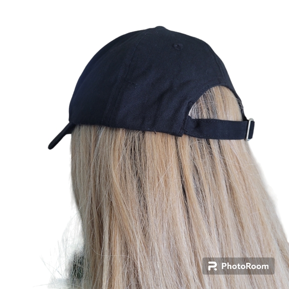 FRIENDS Baseball Cap in black - Picture 4 of 7